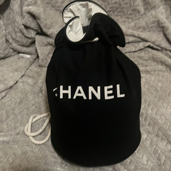 CHANEL Black White Vinyl Small La Pausa Backpack - Picture 2 of 7